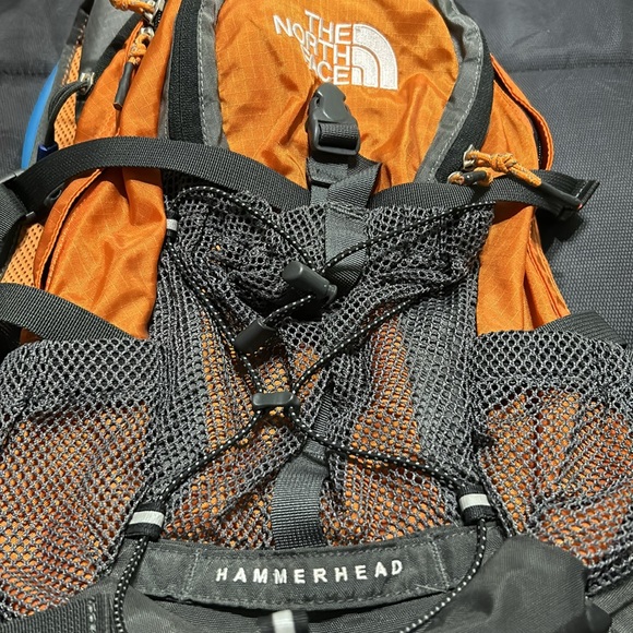 North face Hammerhead 100ml day pack. Like new. - Picture 2 of 3